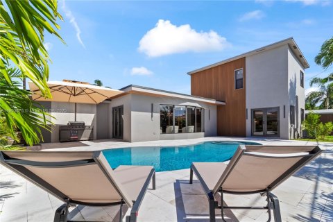Casa en venta en Fort Lauderdale, Florida, 4 dormitorios, 256.32 m2 № 1955188 - foto 1