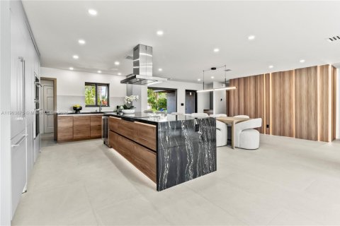 Casa en venta en Fort Lauderdale, Florida, 4 dormitorios, 256.32 m2 № 1955188 - foto 12