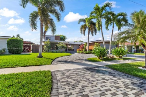 Casa en venta en Fort Lauderdale, Florida, 4 dormitorios, 256.32 m2 № 1955188 - foto 3