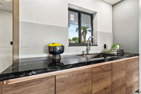 Casa en venta en Fort Lauderdale, Florida, 4 dormitorios, 256.32 m2 № 1955188 - foto 13