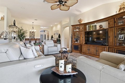 House in The Villages, Florida 4 bedrooms, 278.71 sq.m. № 2359158 - photo 13