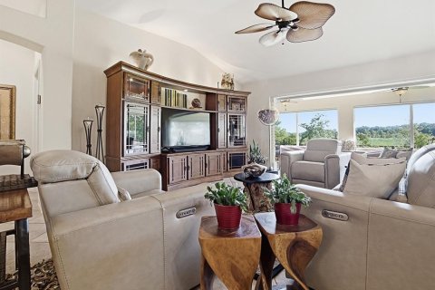House in The Villages, Florida 4 bedrooms, 278.71 sq.m. № 2359158 - photo 10