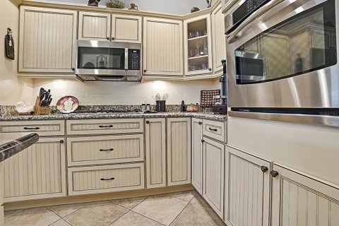 House in The Villages, Florida 4 bedrooms, 278.71 sq.m. № 2359158 - photo 22