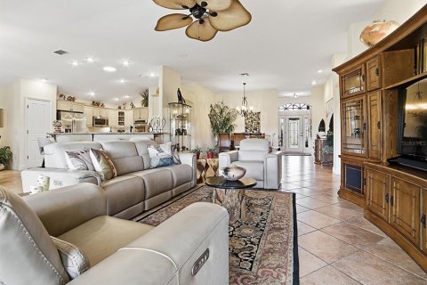 House in The Villages, Florida 4 bedrooms, 278.71 sq.m. № 2359158 - photo 14