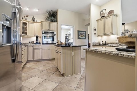 House in The Villages, Florida 4 bedrooms, 278.71 sq.m. № 2359158 - photo 19