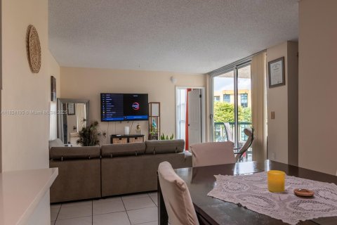 Condo in Miami, Florida, 2 bedrooms  № 1790121 - photo 12
