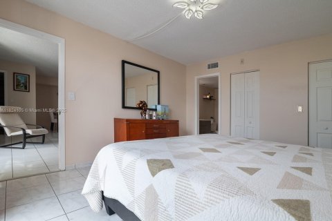 Condo in Miami, Florida, 2 bedrooms  № 1790121 - photo 23