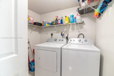 Condo in Miami, Florida, 2 bedrooms  № 1790121 - photo 7