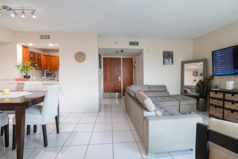 Condo in Miami, Florida, 2 bedrooms  № 1790121 - photo 14