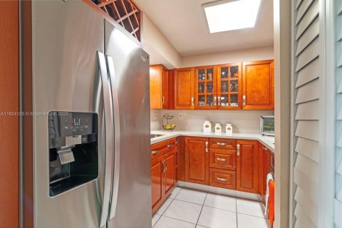 Condo in Miami, Florida, 2 bedrooms  № 1790121 - photo 8