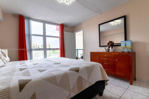 Condo in Miami, Florida, 2 bedrooms  № 1790121 - photo 26