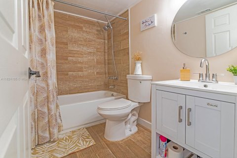 Condo in Miami, Florida, 2 bedrooms  № 1790121 - photo 22