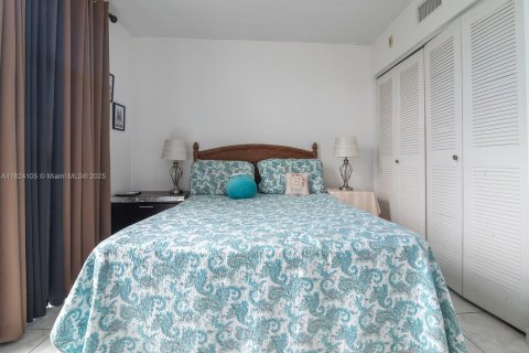 Condo in Miami, Florida, 2 bedrooms  № 1790121 - photo 21