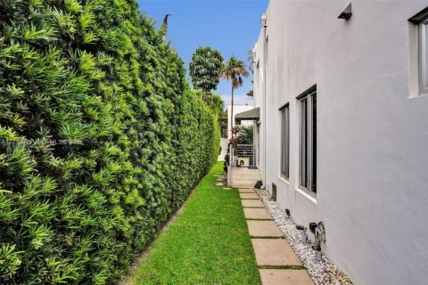 Immobilier commercial à louer à Miami Beach, Floride: 52.03 m2 № 2431369 - photo 16