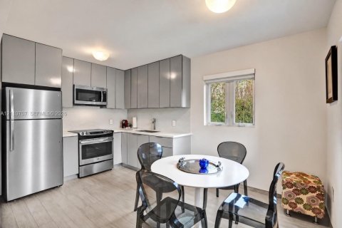 Immobilier commercial à louer à Miami Beach, Floride: 52.03 m2 № 2431369 - photo 11