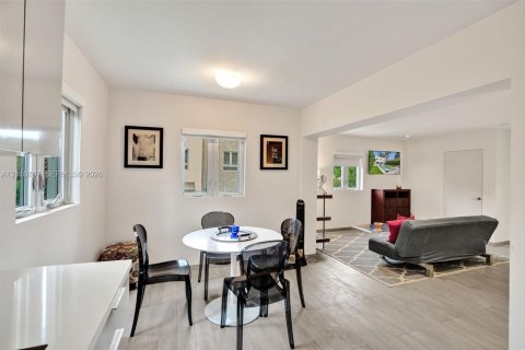 Immobilier commercial à louer à Miami Beach, Floride: 52.03 m2 № 2431369 - photo 12