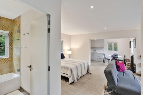 Immobilier commercial à louer à Miami Beach, Floride: 52.03 m2 № 2431369 - photo 2