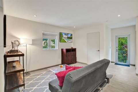 Immobilier commercial à louer à Miami Beach, Floride: 52.03 m2 № 2431369 - photo 6