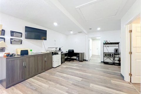 Commercial property in Longwood, Florida 105.91 sq.m. № 2283654 - photo 17