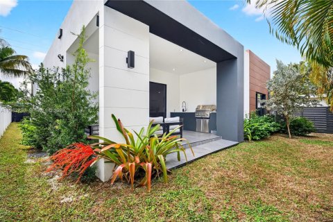 Купить виллу или дом в Форт-Лодердейл, Флорида 4 спальни, 206.99м2, № 2025762 - фото 18