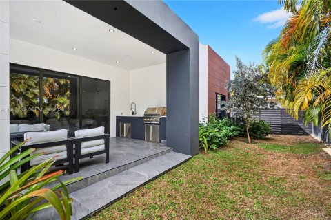 Купить виллу или дом в Форт-Лодердейл, Флорида 4 спальни, 206.99м2, № 2025762 - фото 17