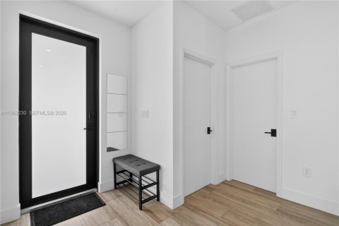 Купить виллу или дом в Форт-Лодердейл, Флорида 4 спальни, 206.99м2, № 2025762 - фото 19