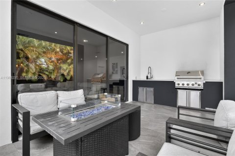 Купить виллу или дом в Форт-Лодердейл, Флорида 4 спальни, 206.99м2, № 2025762 - фото 15