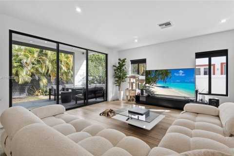 Купить виллу или дом в Форт-Лодердейл, Флорида 4 спальни, 206.99м2, № 2025762 - фото 9