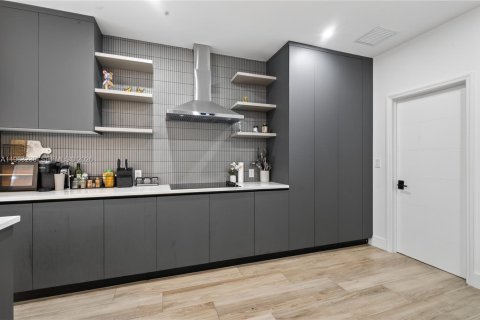 Купить виллу или дом в Форт-Лодердейл, Флорида 4 спальни, 206.99м2, № 2025762 - фото 6