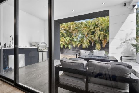 Купить виллу или дом в Форт-Лодердейл, Флорида 4 спальни, 206.99м2, № 2025762 - фото 16