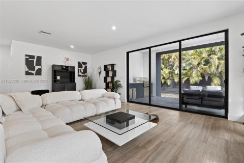 Купить виллу или дом в Форт-Лодердейл, Флорида 4 спальни, 206.99м2, № 2025762 - фото 13