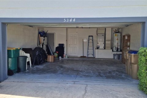 Villa ou maison à vendre à Kissimmee, Floride: 4 chambres, 221.48 m2 № 2142712 - photo 4