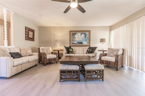 House in Punta Gorda, Florida 4 bedrooms, 227.8 sq.m. № 1551475 - photo 8