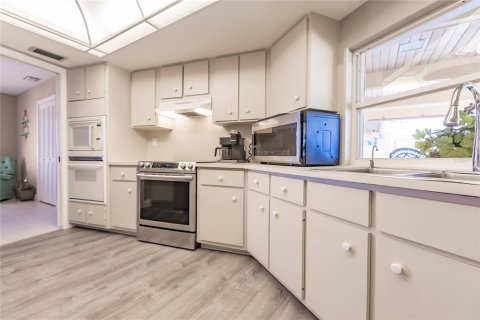 Купить виллу или дом в Пунта-Горда, Флорида 9 комнат, 227.8м2, № 1551475 - фото 17