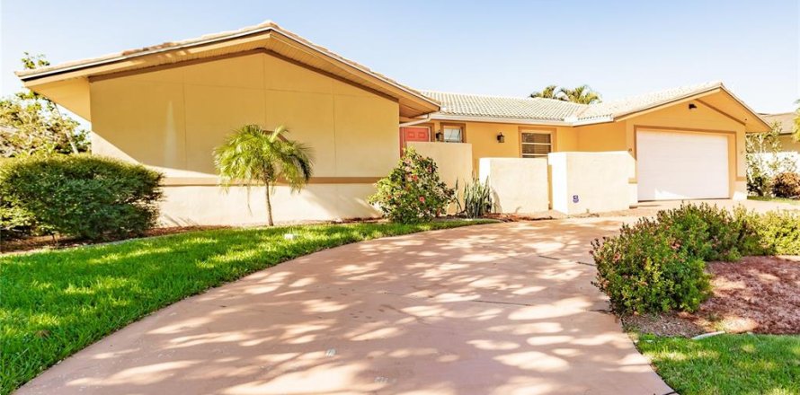 Casa en Punta Gorda, Florida 4 dormitorios, 227.8 m2 № 1551475