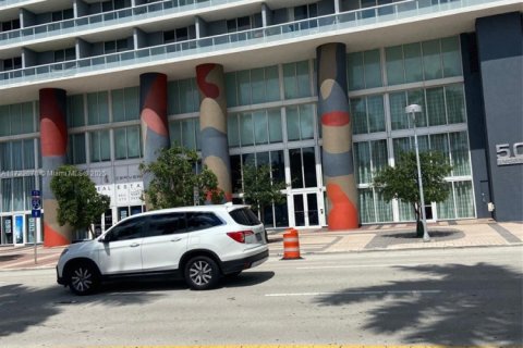 Condominio en Miami, Florida, 2 dormitorios  № 2059689