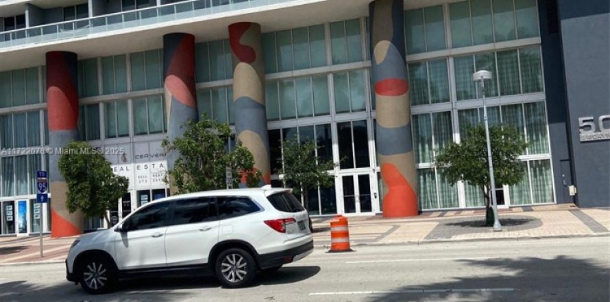 Condominio en Miami, Florida, 2 dormitorios  № 2059689