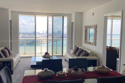 Condominio en alquiler en Miami, Florida, 2 dormitorios, 122.82 m2 № 2059689 - foto 3