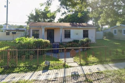 Villa ou maison à vendre à Miami Gardens, Floride: 3 chambres, 94.76 m2 № 2066164 - photo 1