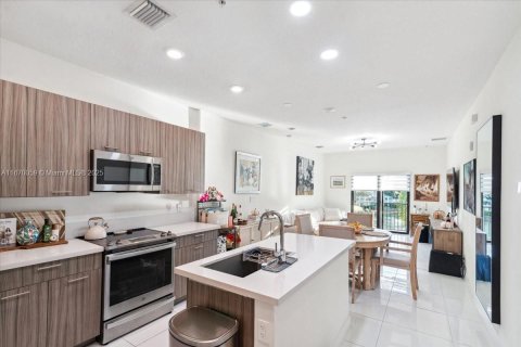Condominio en venta en Doral, Florida, 2 dormitorios, 104.89 m2 № 1882213 - foto 2