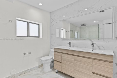 Villa ou maison à vendre à North Miami Beach, Floride: 4 chambres, 241.36 m2 № 1964778 - photo 15