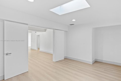 Villa ou maison à vendre à North Miami Beach, Floride: 4 chambres, 241.36 m2 № 1964778 - photo 20