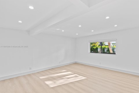 Villa ou maison à vendre à North Miami Beach, Floride: 4 chambres, 241.36 m2 № 1964778 - photo 21