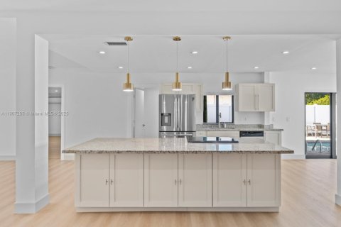 Villa ou maison à vendre à North Miami Beach, Floride: 4 chambres, 241.36 m2 № 1964778 - photo 8