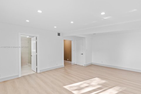 Villa ou maison à vendre à North Miami Beach, Floride: 4 chambres, 241.36 m2 № 1964778 - photo 22
