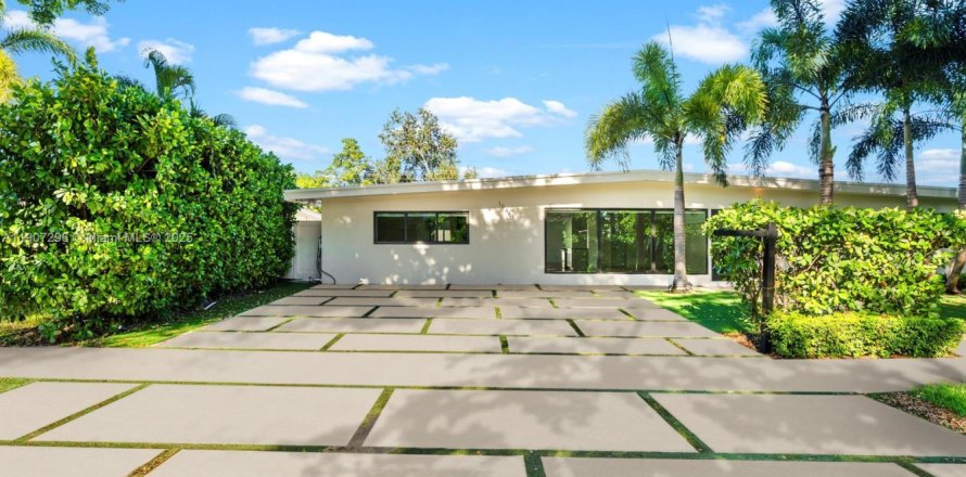 Villa ou maison à North Miami Beach, Floride 4 chambres, 241.36 m2 № 1964778