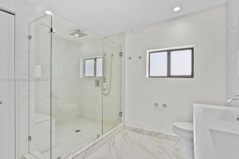 Villa ou maison à vendre à North Miami Beach, Floride: 4 chambres, 241.36 m2 № 1964778 - photo 14