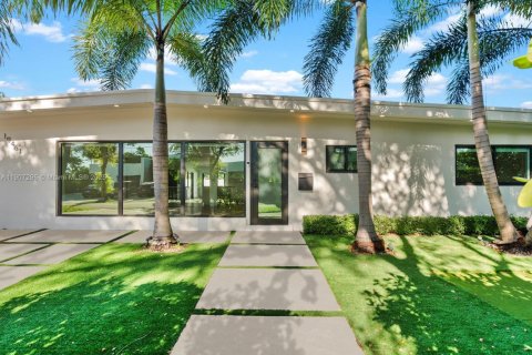 Villa ou maison à vendre à North Miami Beach, Floride: 4 chambres, 241.36 m2 № 1964778 - photo 3