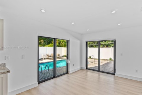 Villa ou maison à vendre à North Miami Beach, Floride: 4 chambres, 241.36 m2 № 1964778 - photo 12