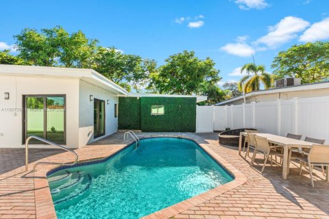 Villa ou maison à vendre à North Miami Beach, Floride: 4 chambres, 241.36 m2 № 1964778 - photo 25